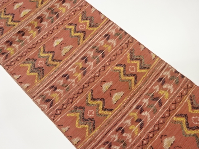 横段に抽象幾何学模様織出し名古屋帯